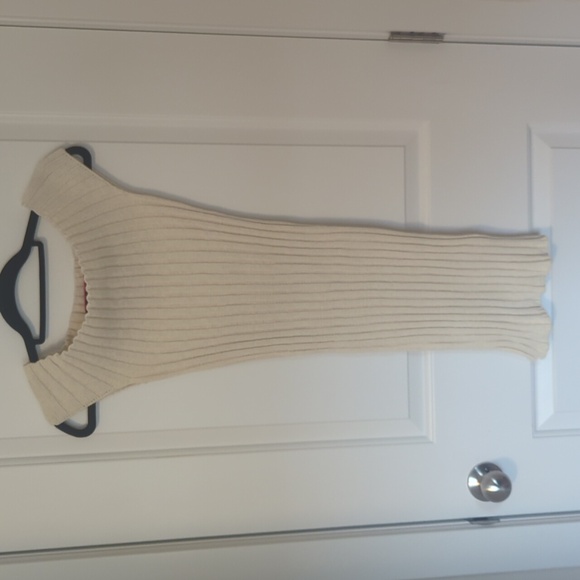 Knit Off the Shoulder dress - Picture 2 of 8